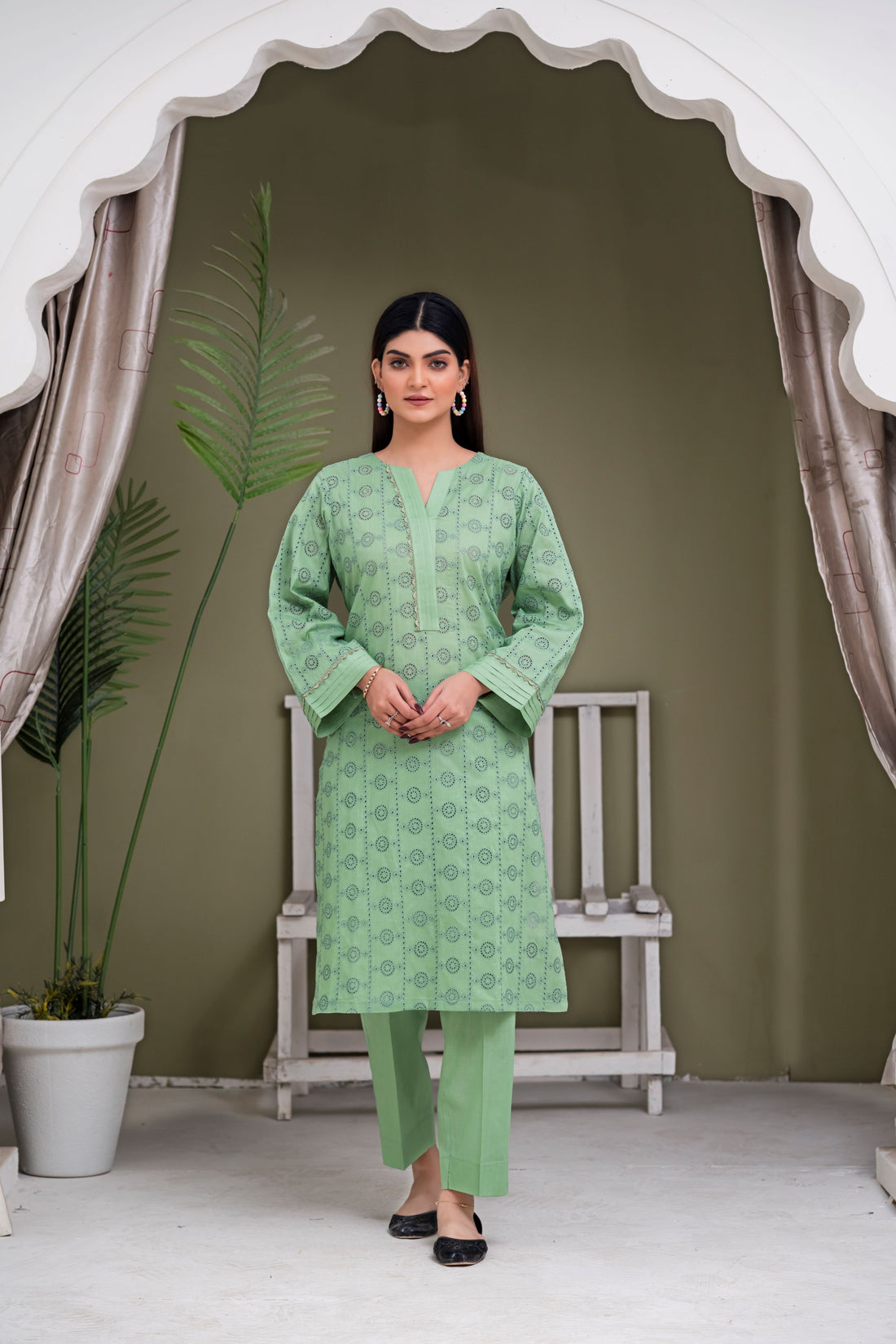 Reviving Pakistani Heritage: The Beauty of Chikankari Fabric