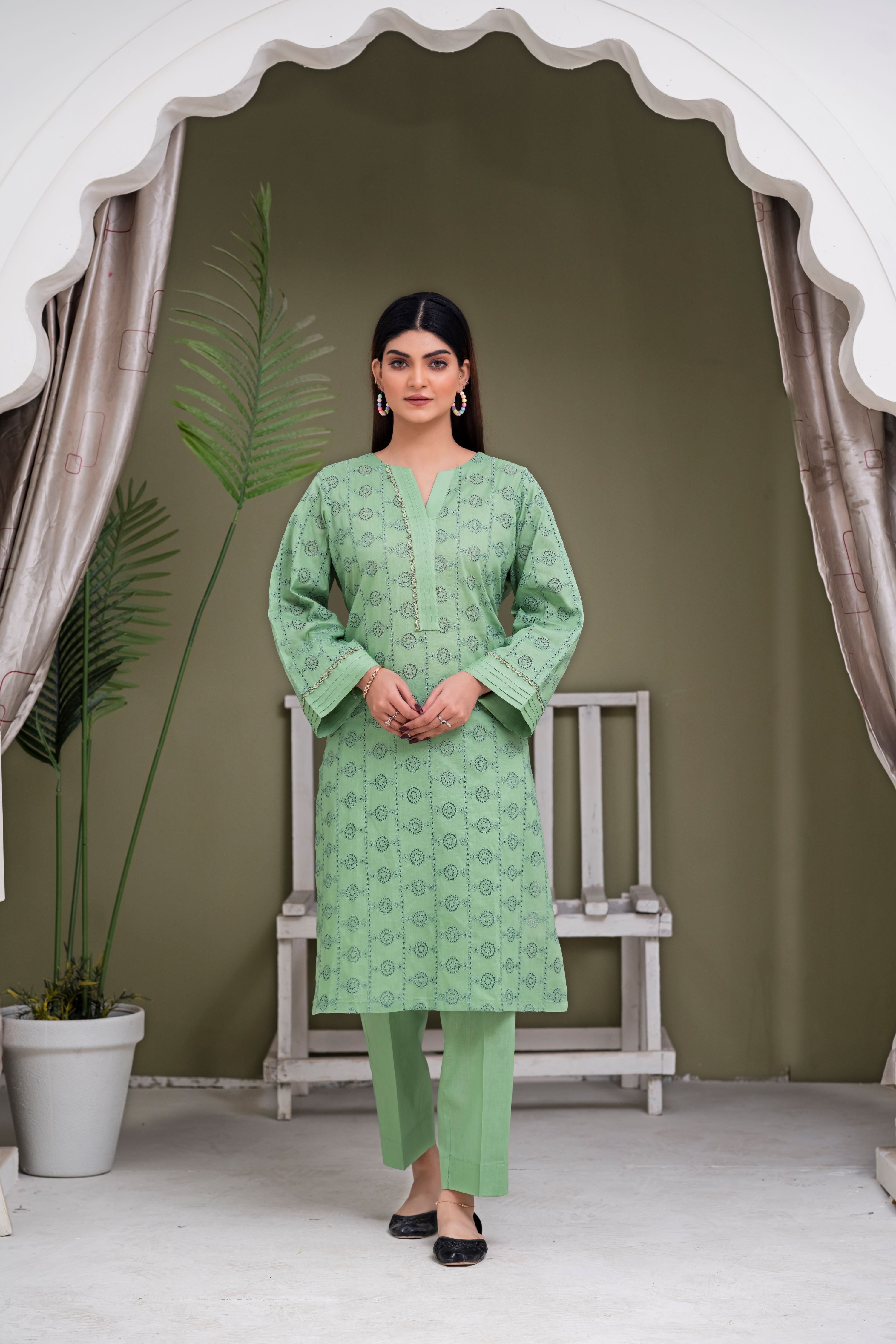 Reviving Pakistani Heritage: The Beauty of Chikankari Fabric